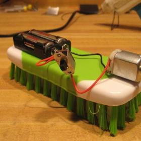 Big $3 Solderless Bristle bot